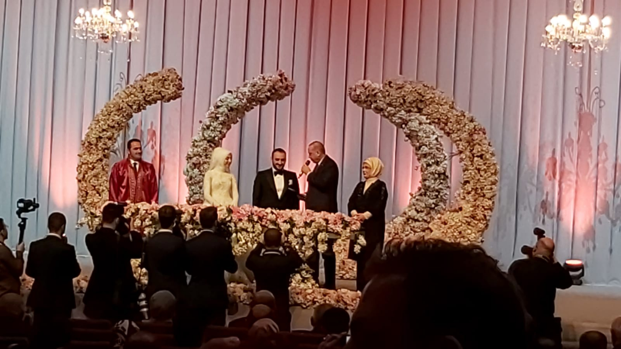 Cumhurbaşkanı Erdoğan Bakan Turhan'ın oğlunun nikah şahidi oldu!