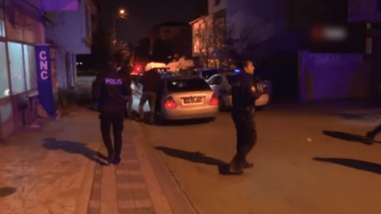 Dur ihtarına uymadı polisle çatıştı!