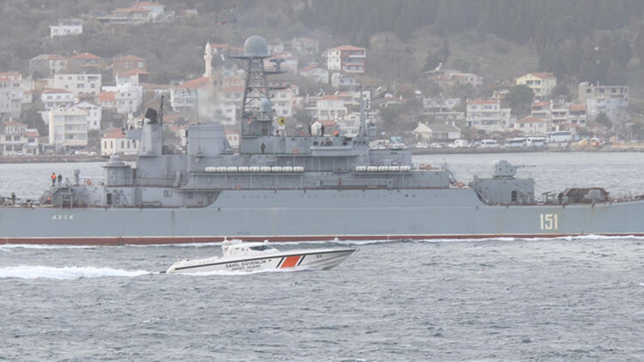 Rus savaş gemisi Azov, Çanakkale Boğazı’ndan geçti
