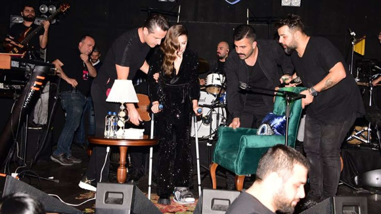 Merve Özbey düğününü erteledi!