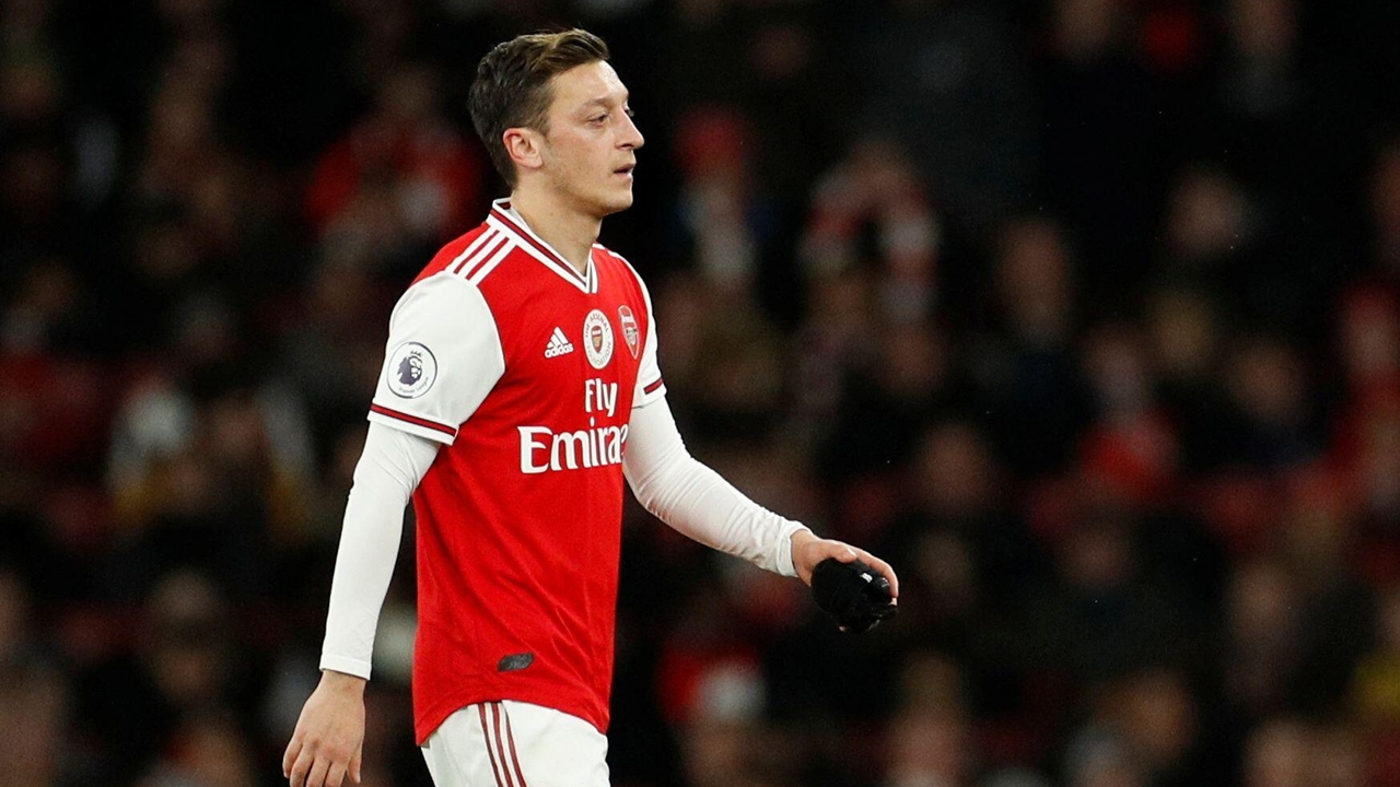 Mesut Özil'den mühendis Kübra'ya destek...