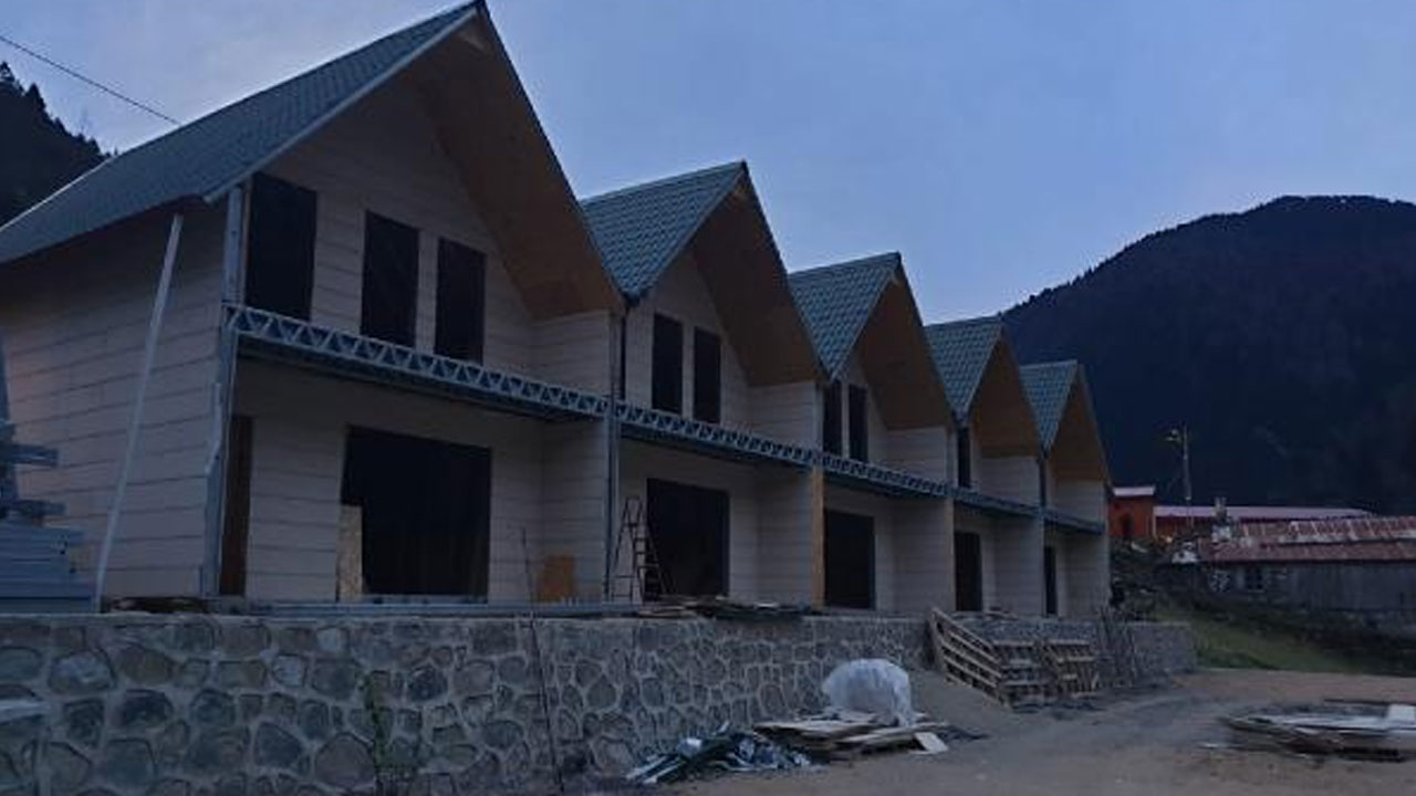 Uzungöl'de kaçak yapıların yıkımına başlandı