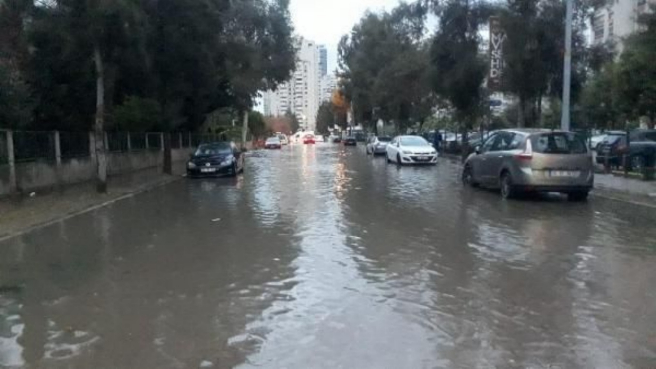 Yağmur, şehri göle çevirdi! 3 ilçede 60 saat su kesintisi...