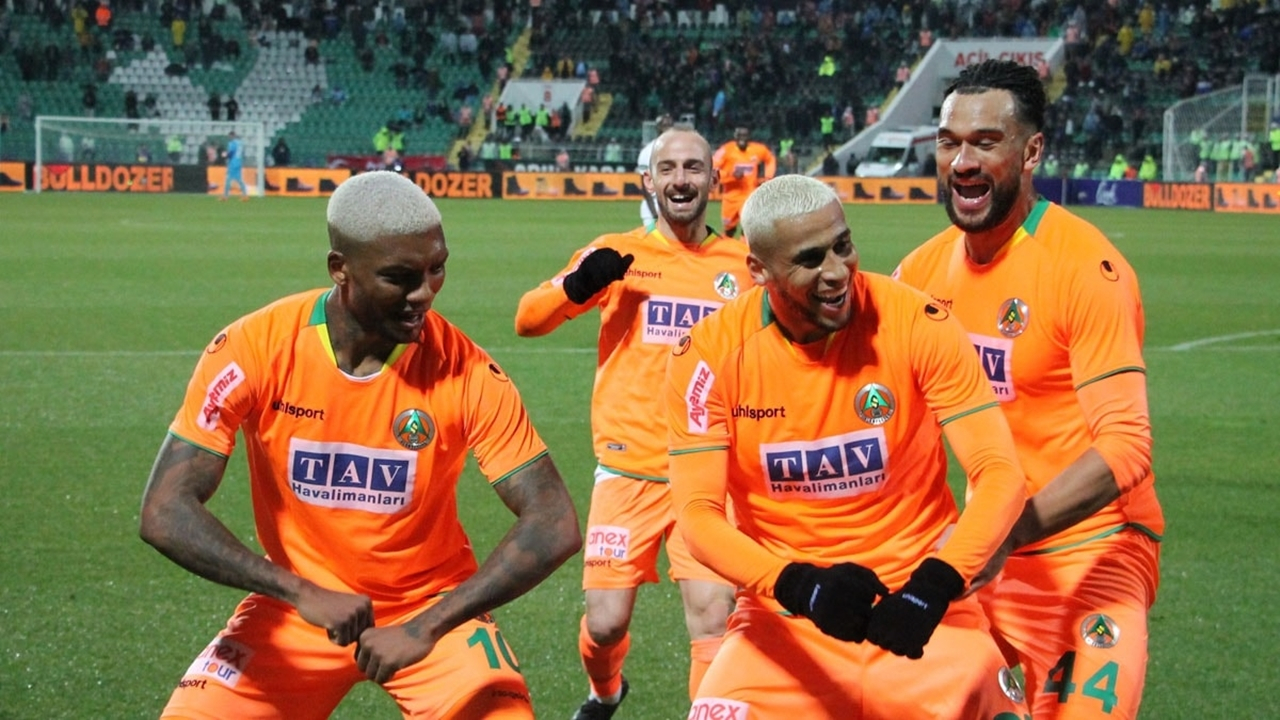 Alanyaspor, Denizlispor'a gol yağdırdı!