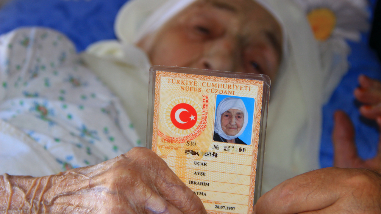 Türkiye'nin en yaşlı insanı vefat etti