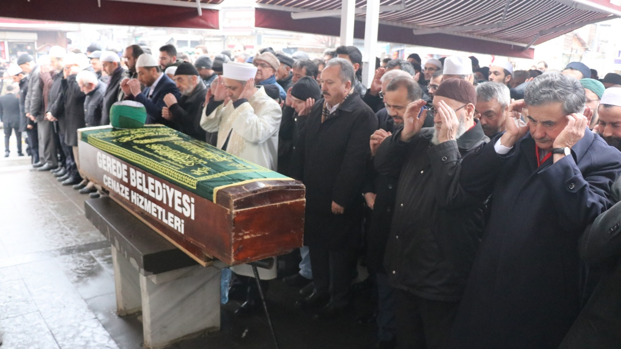 103 yaşında vefat eden din adamı türbe haziresine defnedildi