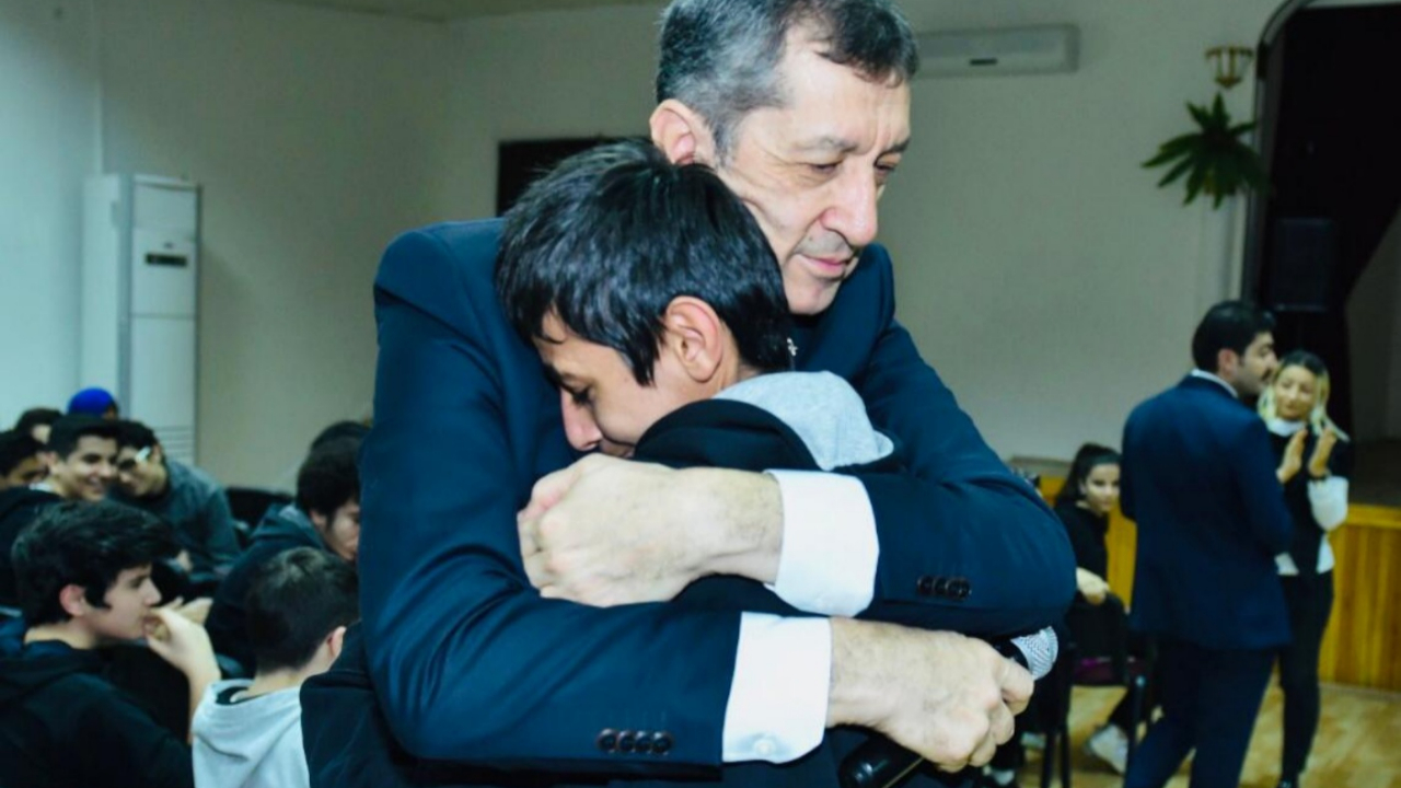 Bakan Selçuk'dan duygulandıran paylaşım!