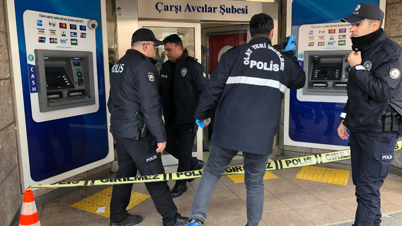 Avcılar’da banka soygunu! Kaçamadı teslim oldu