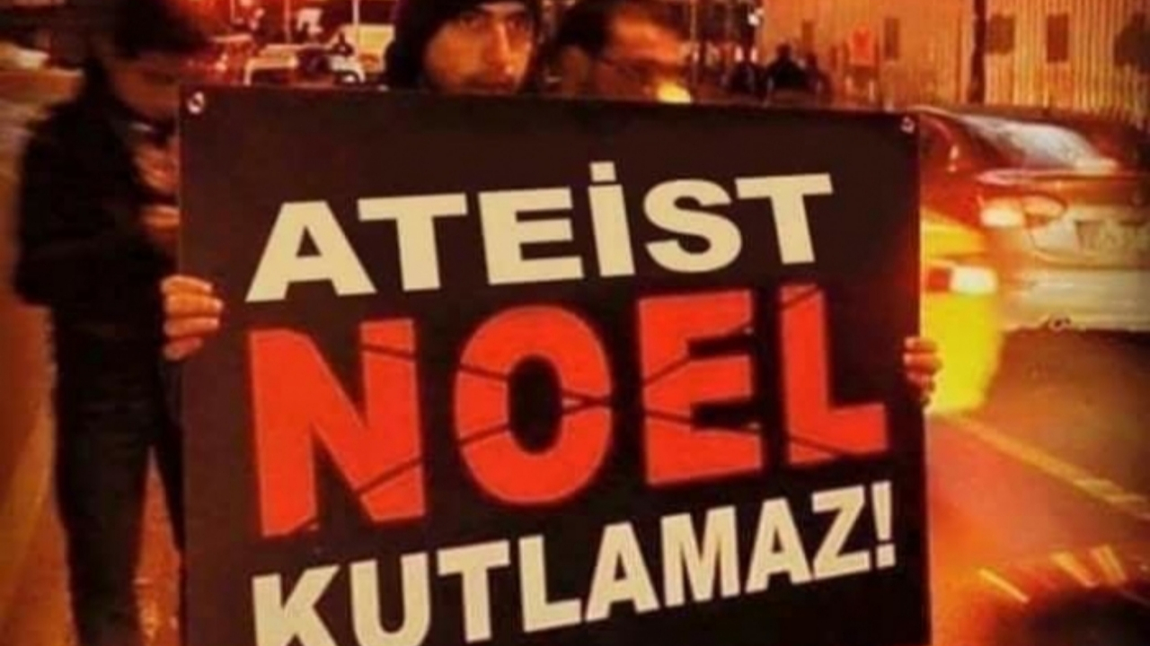 Ateist vatandaştan 'Ateist Noel kutlamaz' pankartı