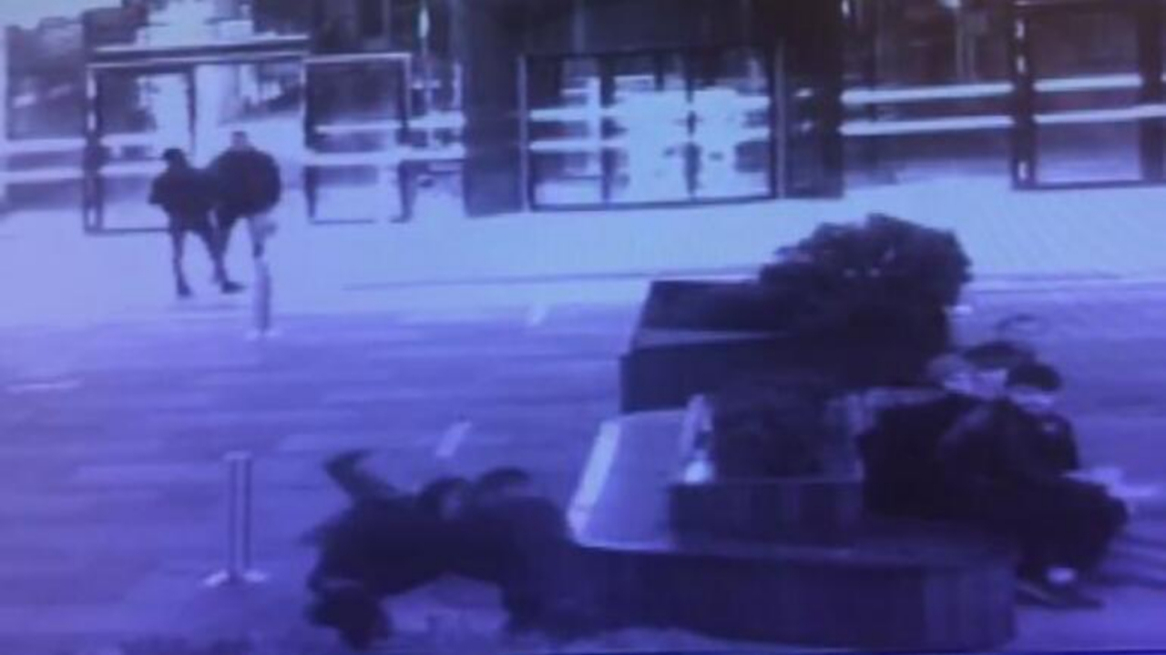 Kardeşlerin tuvalet kavgası kanlı bitti!