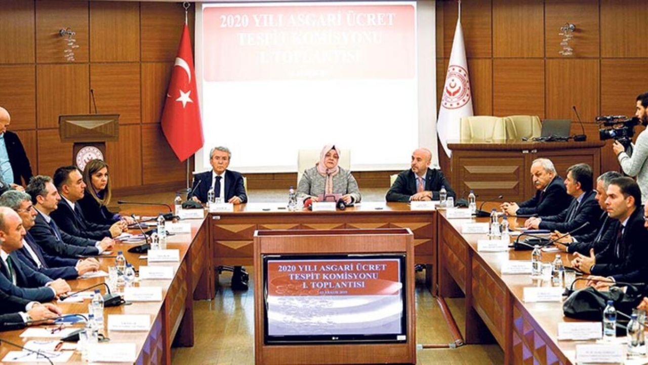 Bakan Selçuk'tan asgari ücret açıklaması!