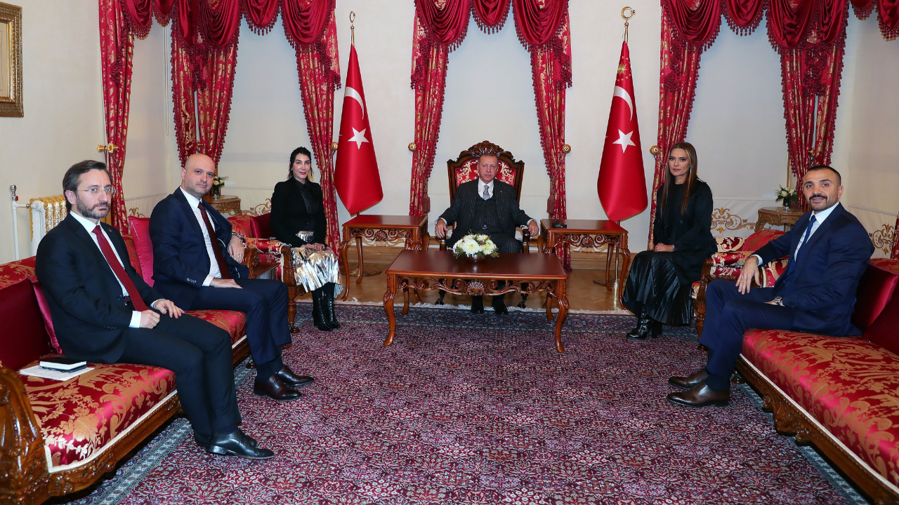 Cumhurbaşkanı Erdoğan Demet Akalın ve Hande Yener'i kabul etti!