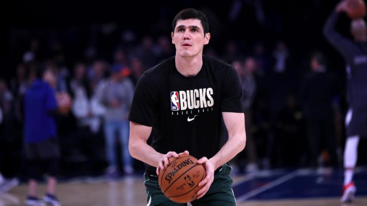Ersan İlyasova'dan 'double-double'!