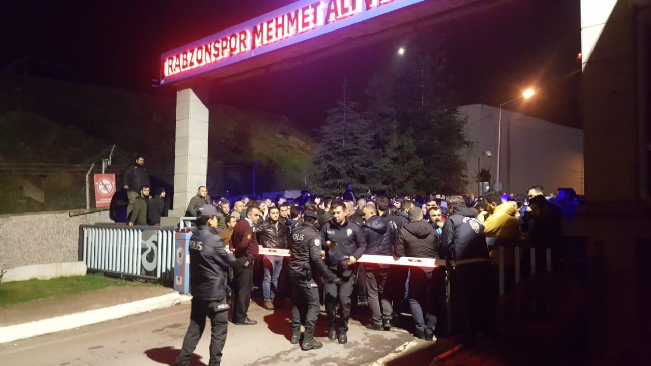 Trabzonspor taraftarından Ünal Karaman'a destek!