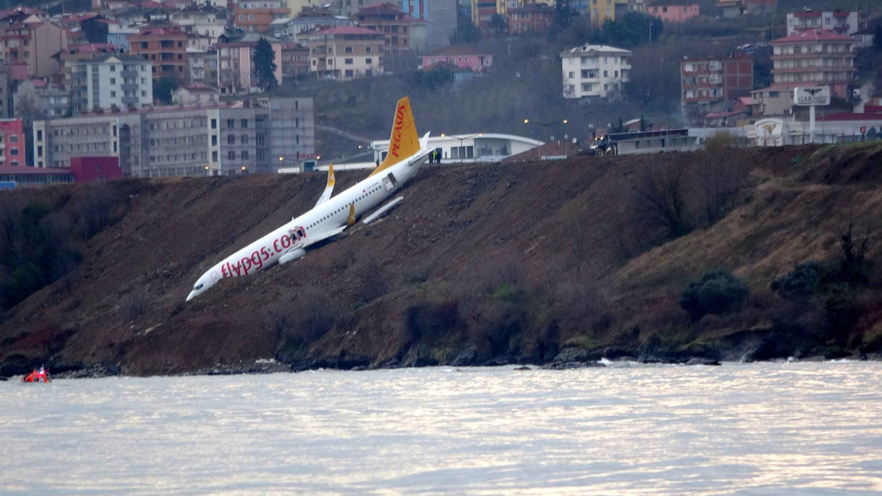 Belediye başkanı tepkili: Uçak başımıza bela oldu!