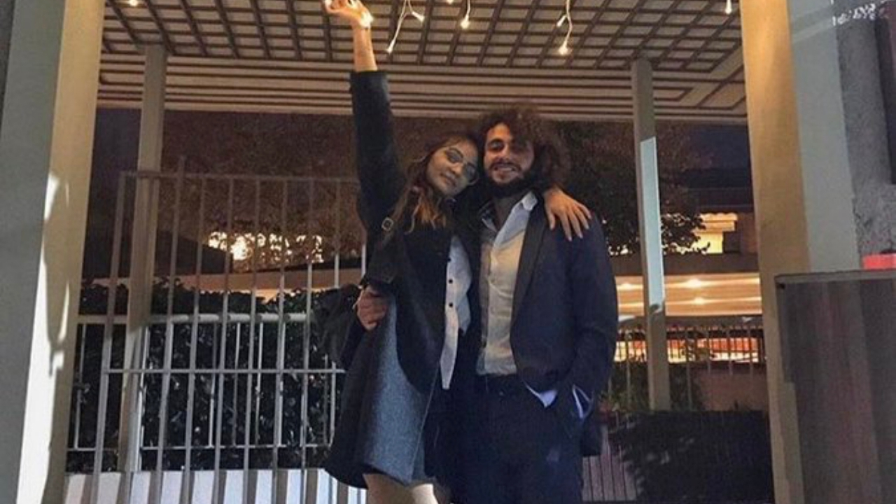 Yeni Akit yazarı Mert Armağan'ın nişanlısı sosyal medyaya damga vurdu!