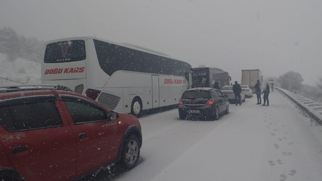 Bursa-Ankara Karayolu trafiğe kapandı!