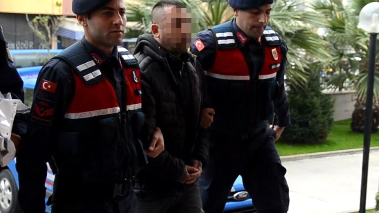 Cezaevinden izinli çıkıp eşini 20 yerden bıçakladı!
