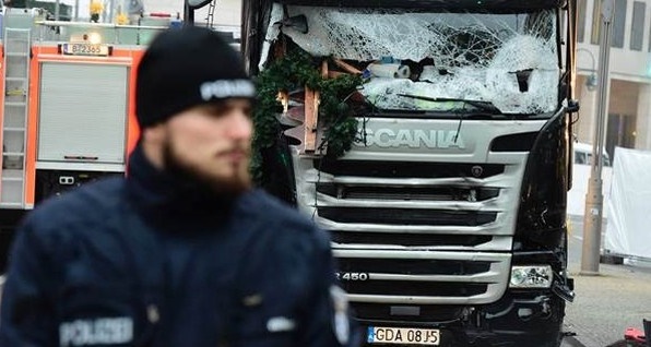Berlin saldırısının şüphelisi İtalya'da öldürüldü!