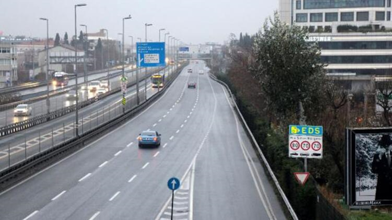 2020'nin ilk günü İstanbul'da yollar bomboş kaldı!