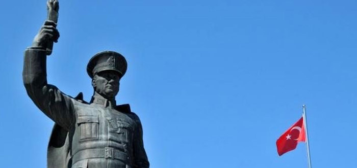 Atatürk heykeli üzerinden algı operasyonu