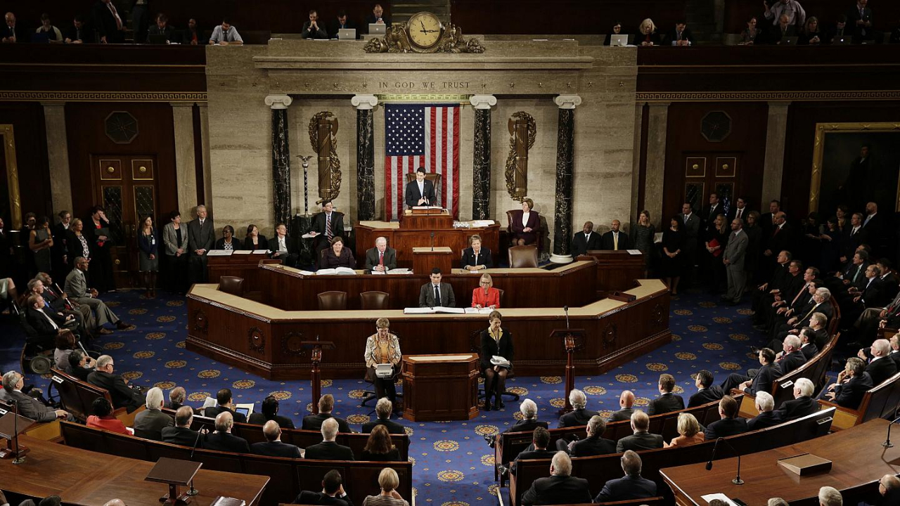 Senatörlerden Trump'a ABD'yi savaşa sürükleme suçlaması!