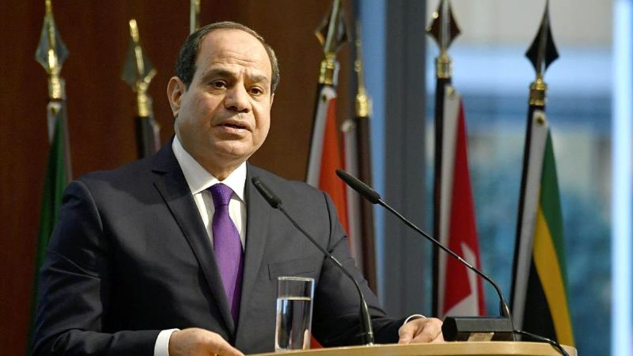 Darbeci Sisi'nin paçaları tutuştu!