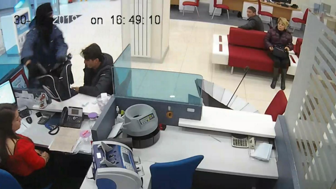 Bursa'da banka soygunu böyle görüntülendi!