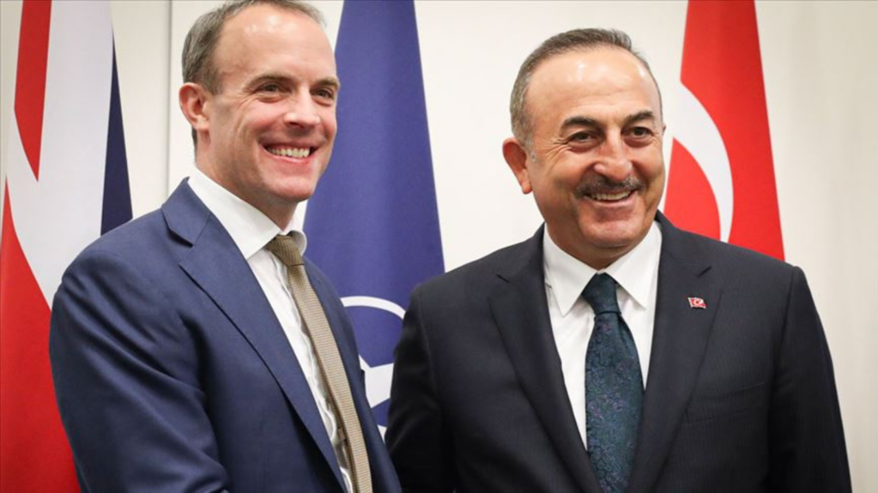 Bakan Çavuşoğlu, İngiliz mevkidaşı ile görüştü!
