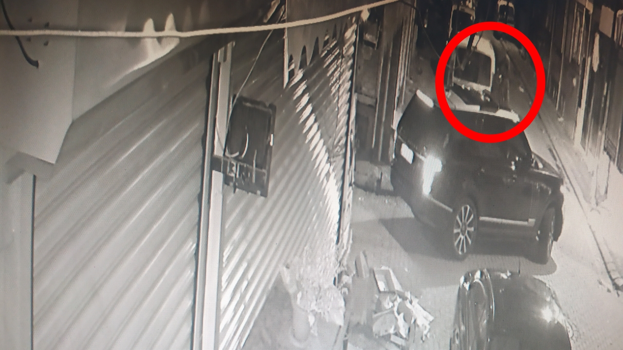 Lüks cipin sunroofundan çıkıp markete kurşun yağdırdı