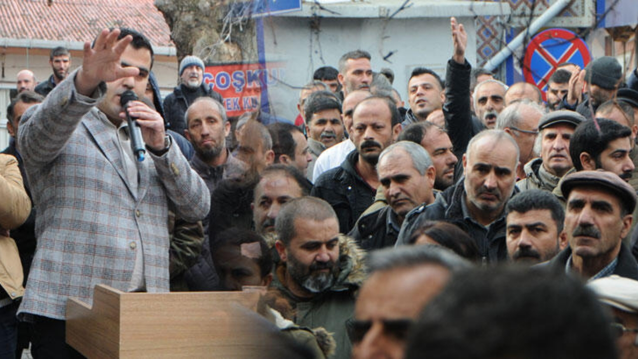 Tunceli'de 35 yakınını işe sokan CHP'li başkana tepki!