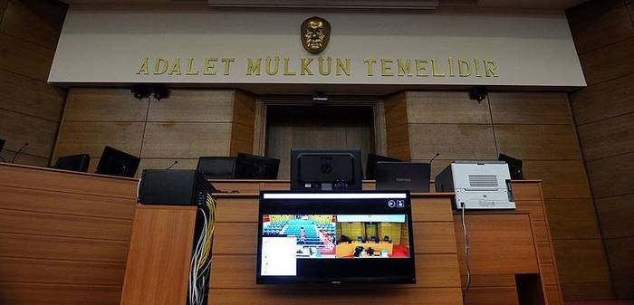 Öğrencilerin kalçalarını öpen sapık öğretmene 297 yıl hapis