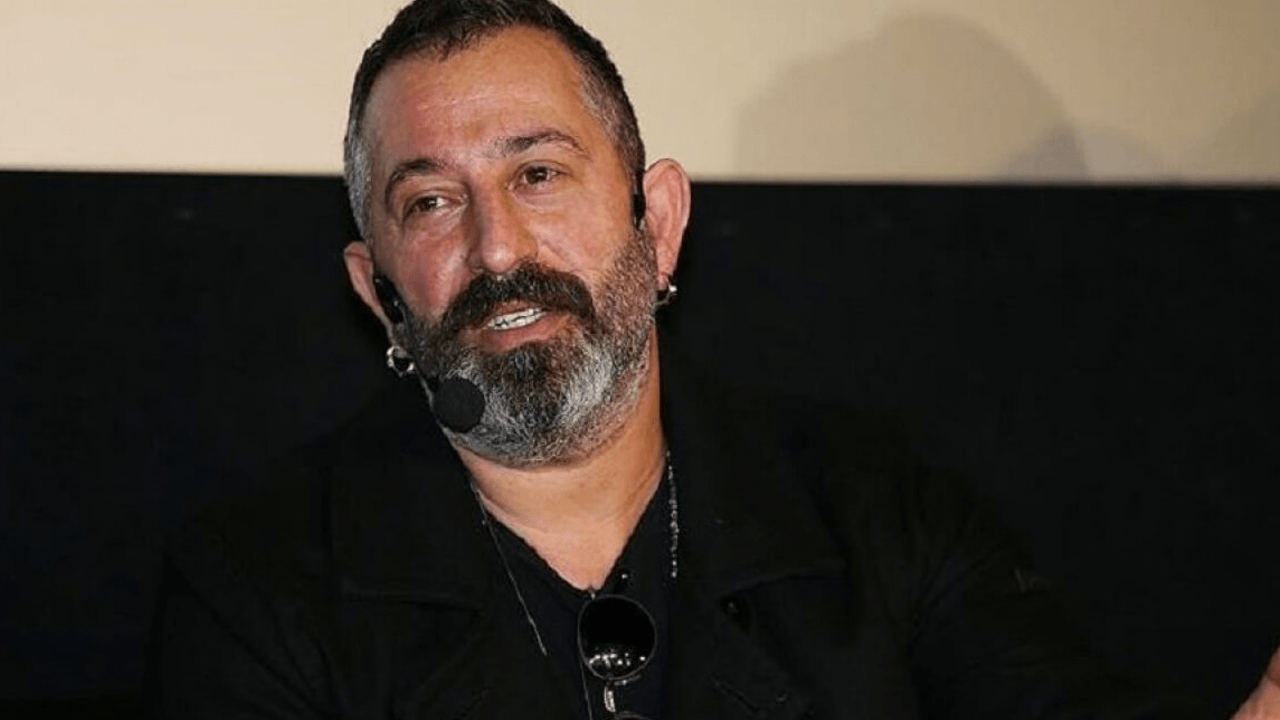 Cem Yılmaz'ın kapısında ambulans bekledi!