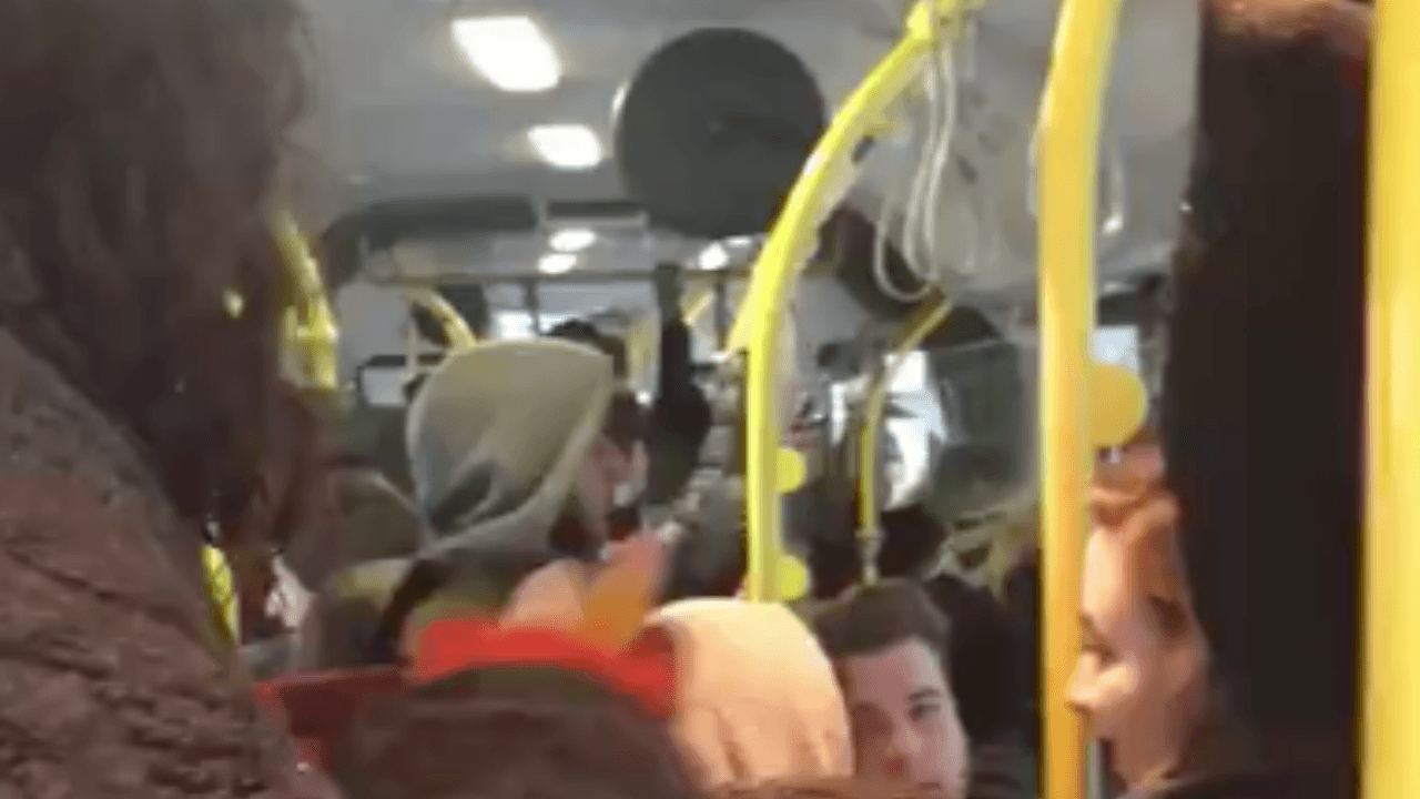 Otobüs şoföründen yolculara 'zıplayın' ricası!