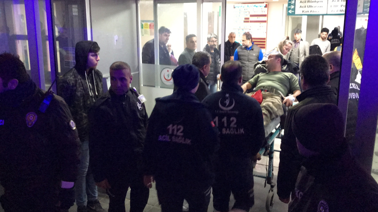 Cinnet getiren korucu arkadaşlarına ateş açtı!