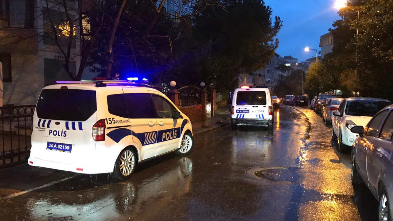 Kadıköy'de polisle hırsızlar arasında çatışma çıktı...