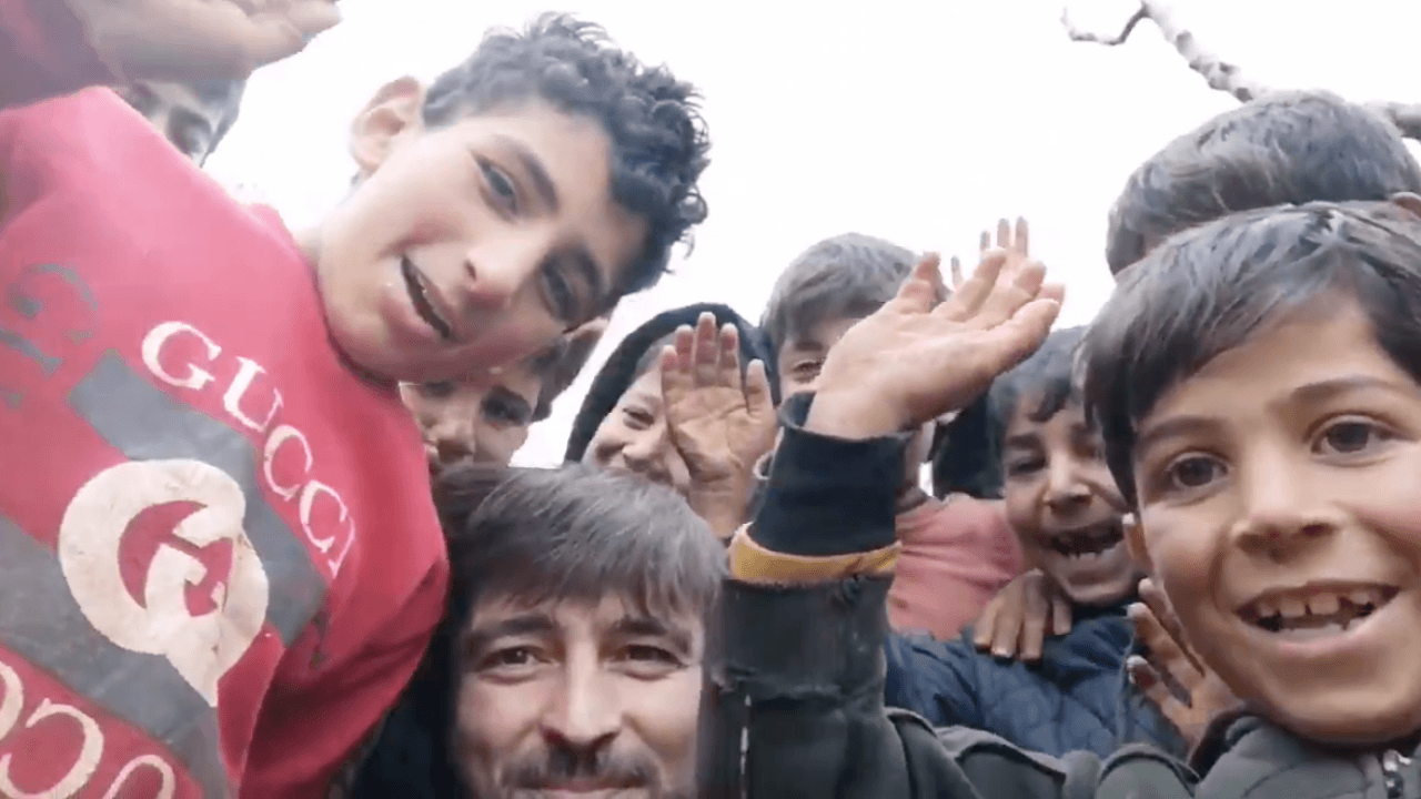 Güllüoğlu gelince çocukların yüzünde güller açıyor!