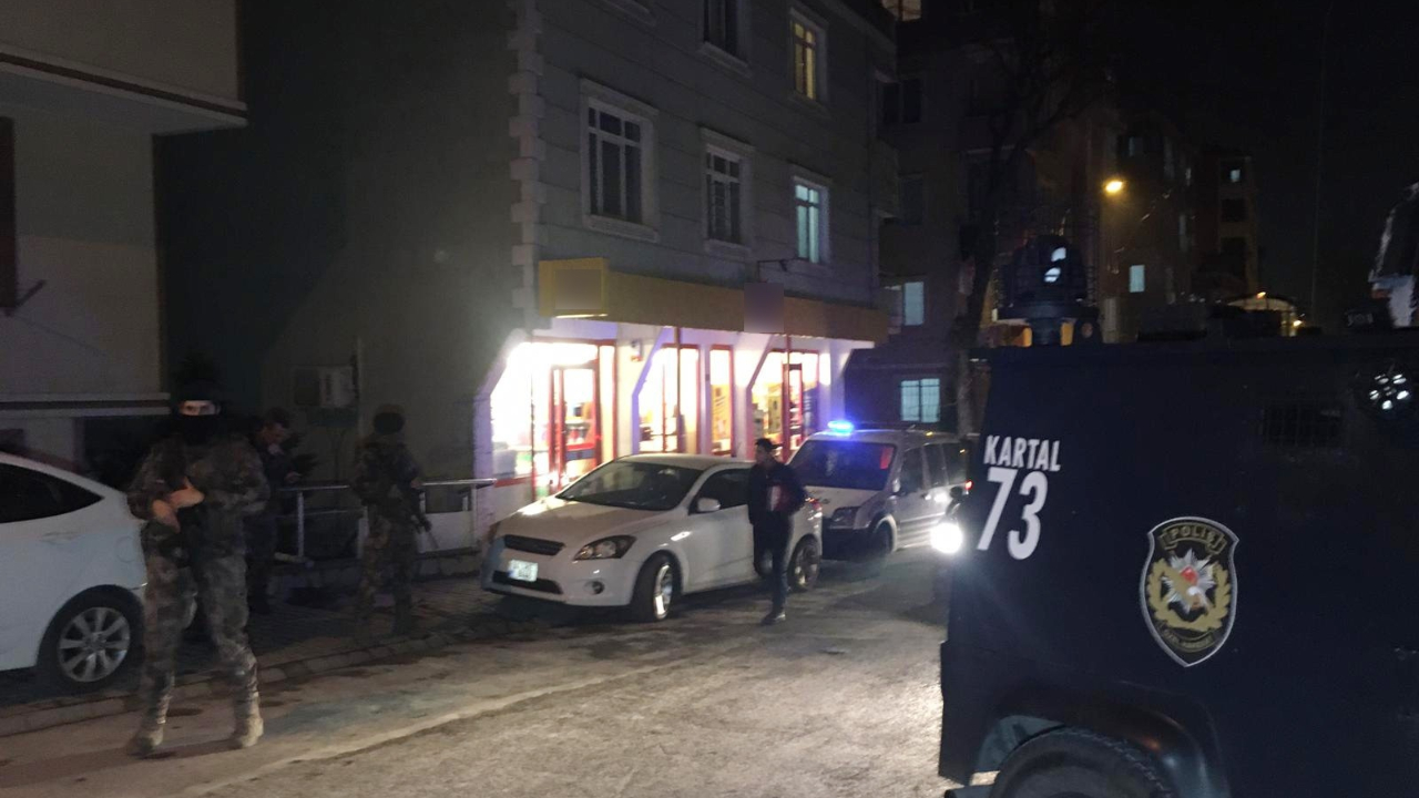 Ümraniye'de silahlı market soygunu...