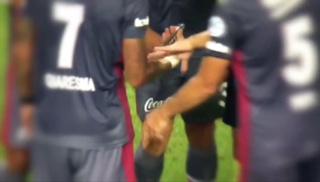 Quaresma, sahaya atılan bıçağı hakeme böyle salladı! Sosyal medya yıkıldı!