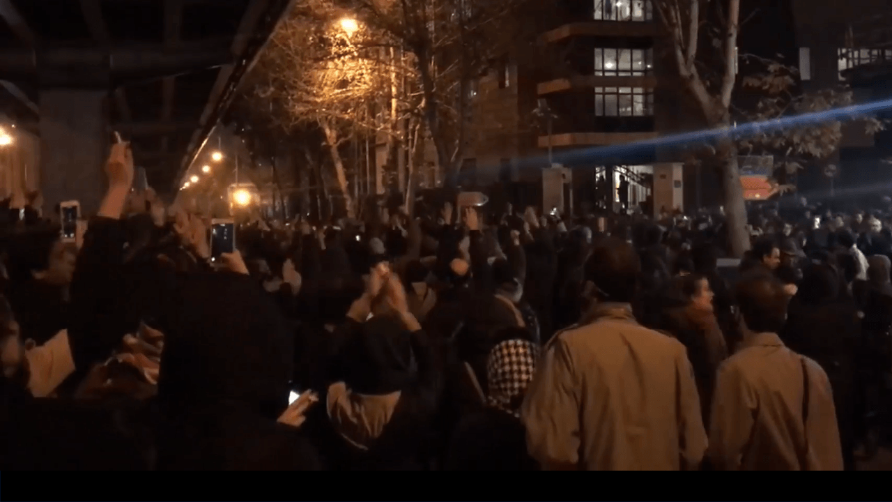 Tahran'da 'Süleymani katildir' sloganları atılıyor