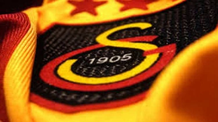 Galatasaray'da merakla beklenen imzalar atıldı!