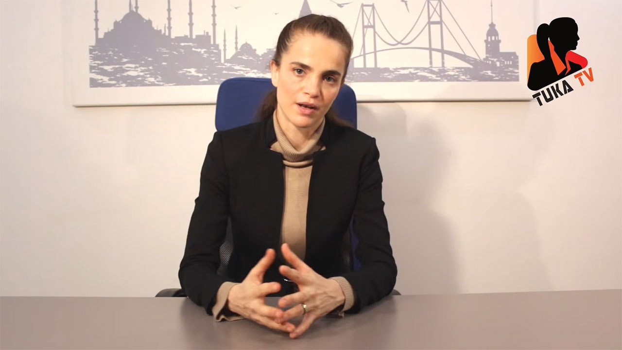 Tuğçe Kazaz'dan Atatürk'e hakaret!