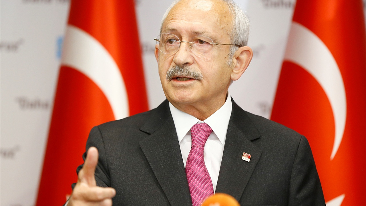 Kılıçdaroğlu, Davutoğlu ve Babacan'a kol kanat gerdi!