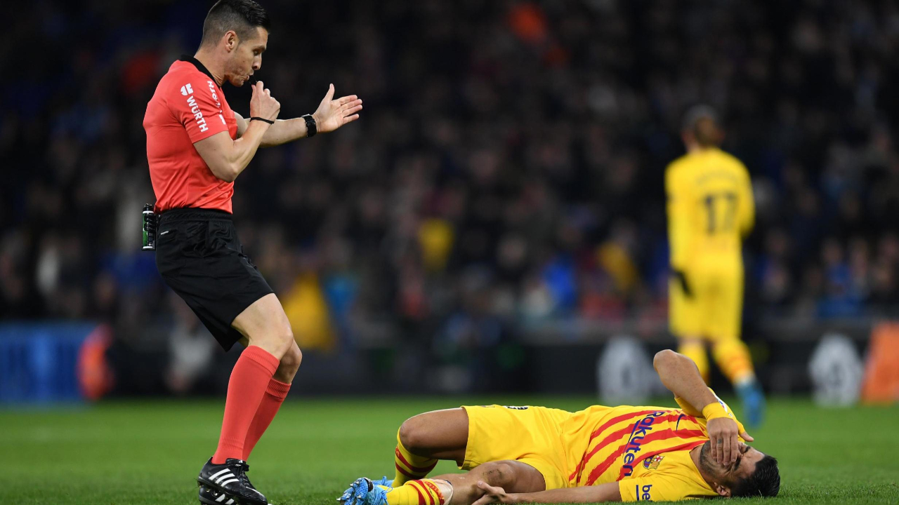 Luis Suarez, 4 ay sahalardan uzak kalacak!