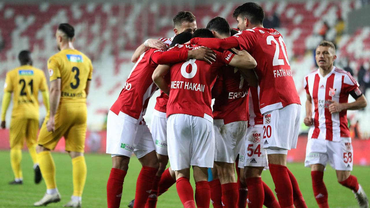 Sivasspor, Yeni Malatyaspor'u gole boğdu!