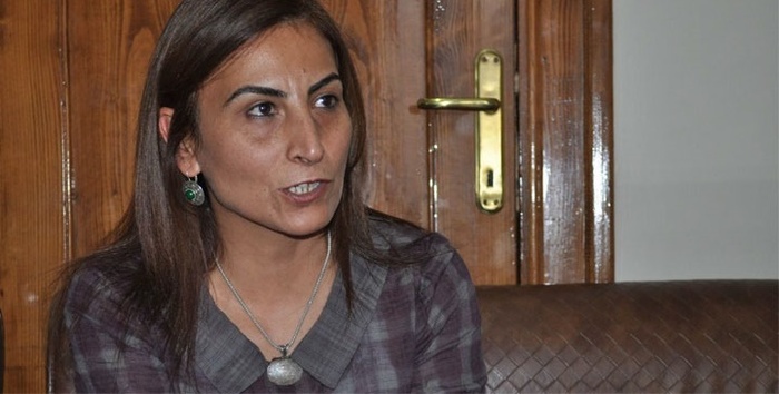 HDP'li Aysel Tuğluk gözaltında!