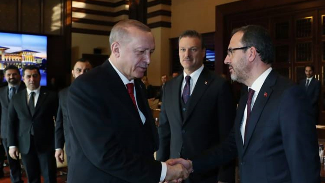 Cumhurbaşkanı Erdoğan, Bakan Kasapoğlu'nu, TFF Başkanı Özdemir'i ve kulüp başkanlarını kabul etti!