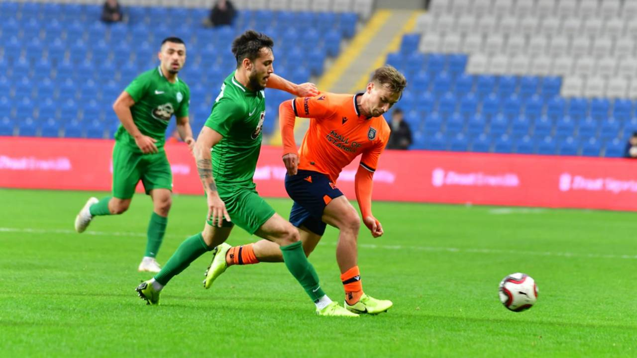 Başakşehir, avantajı 90+4'te kaybetti!