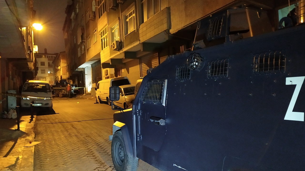 Beyoğlu'nda iş yerine kurşun yağdırdılar...