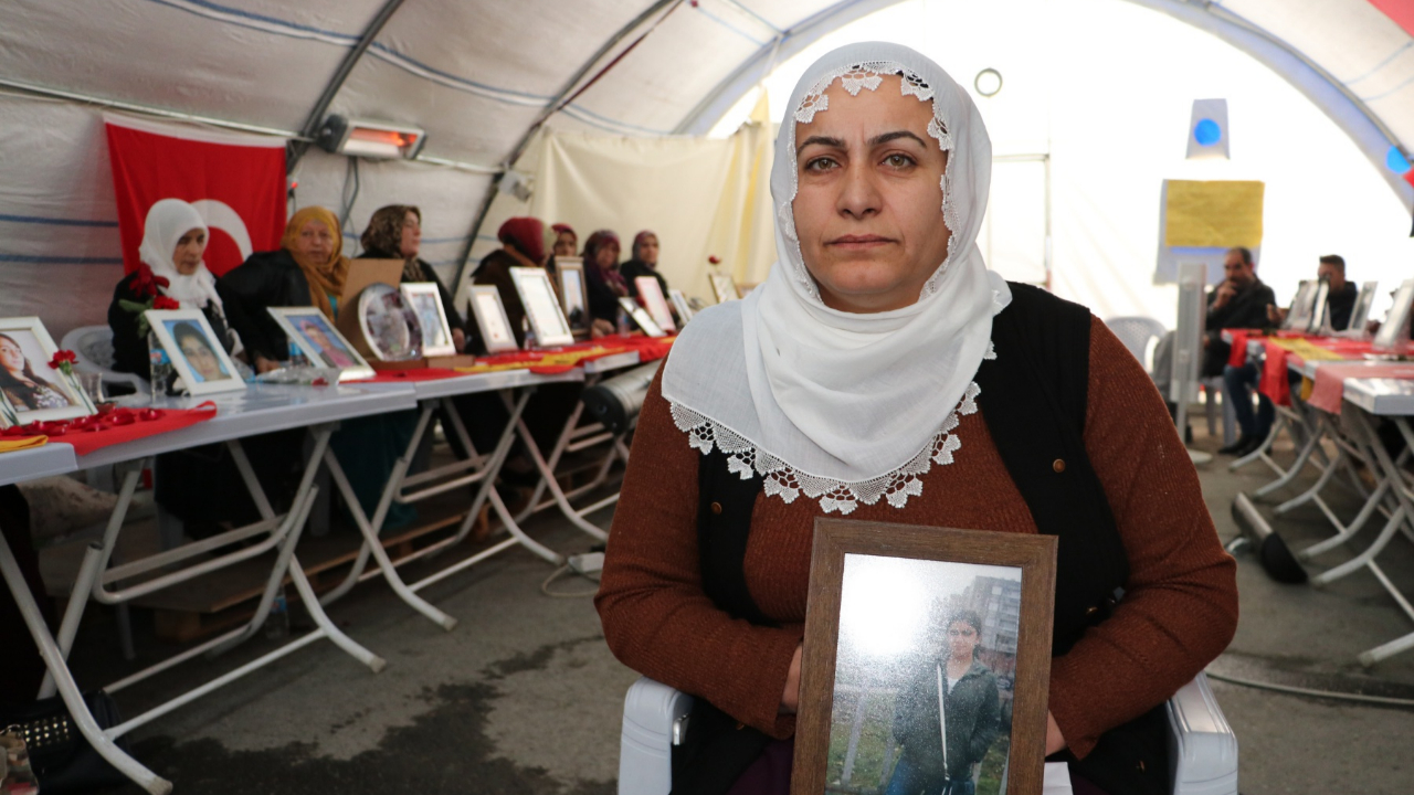 PKK'lılar kızları polis kılığında dağa kaçırıyor! Bir örgüt ancak bu kadar aşağılık olabilir...